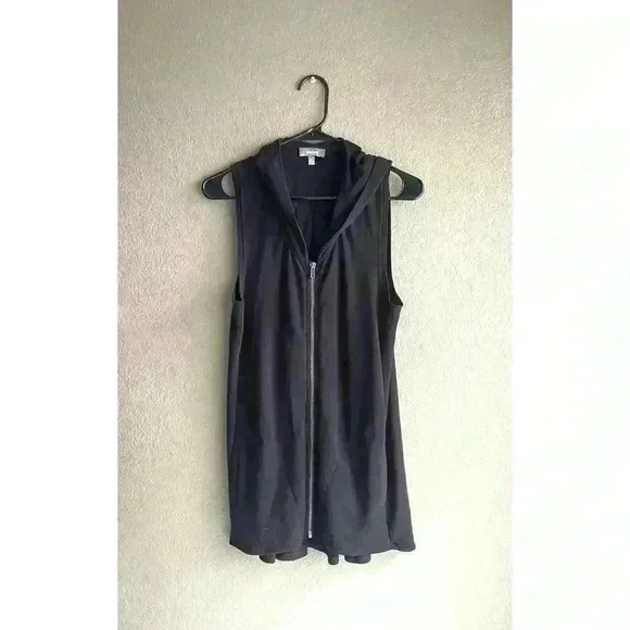 Neiman Marcus Black Athletic Full Zip Sleeveless Jacket Size Medium - Picture 1 of 6
